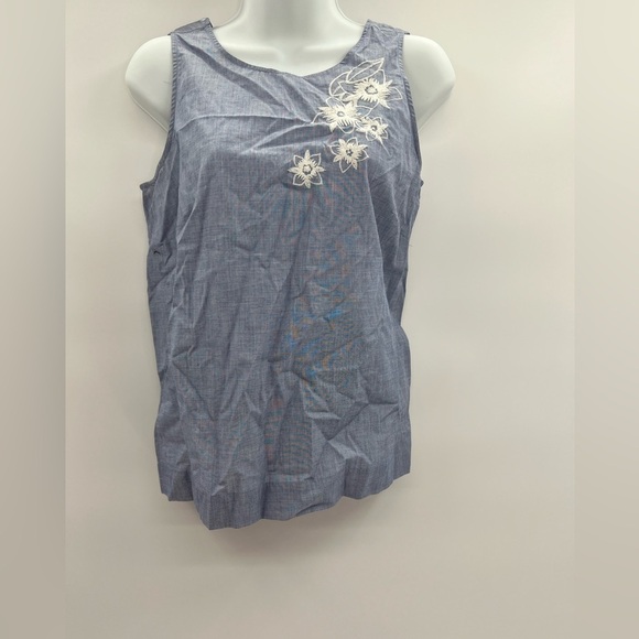 Ann Taylor Women's XS Blue and White Embroidered Tank Top with Back Ties – Prelo - Picture 2 of 3